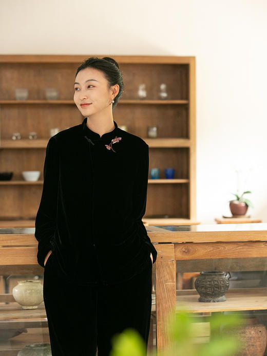 牧衣游原创 丝绒手绣开衫 限量福利款------ 蔓菁【不支持会员折】 商品图1