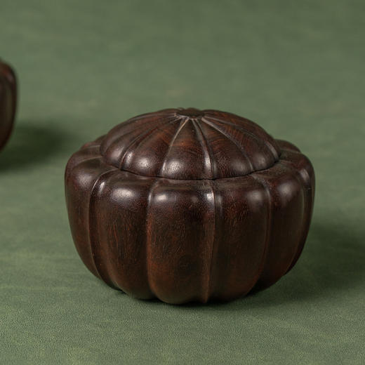 二十世纪 紫檀一木整挖瓜棱形围棋盒（一对） 商品图1