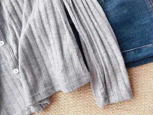 老米优品/ 🍂《奶甜软糯V领针织开衫》早秋少不了的一件！薄薄的，质感酥糊到飞起~~修身显瘦基础款， 莫兰迪色系~ 商品图9