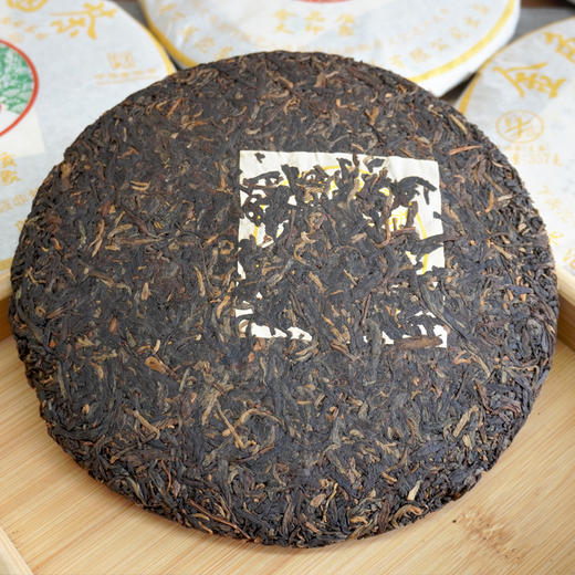 2011年下关金色印象圆茶普洱茶生茶饼 精选陈料压制 高性价比好生茶 商品图7