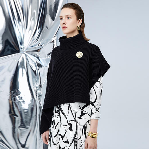 EITIE爱特爱冬季新款时尚纯色立领斗篷针织衫女上衣套头针织衫7501209 商品图2