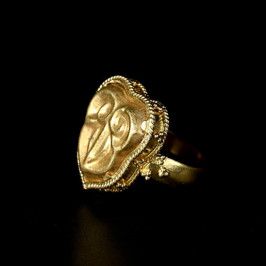 唐代黄金莲瓣戒指 商品图1