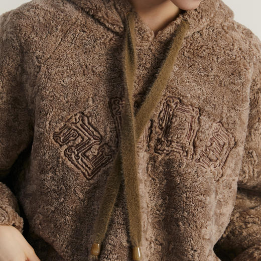 谜底毛毛卫衣女2023冬新品复古绣花连帽宽松短款长袖234MV1485 商品图3