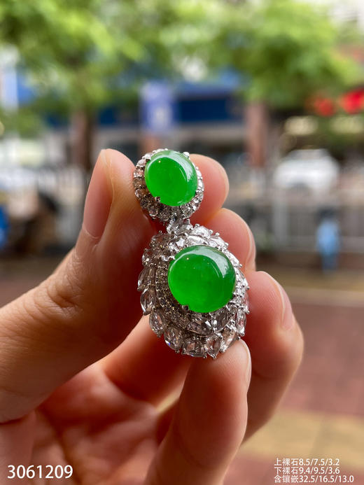 老坑艳绿蛋面吊坠   89999【3061209】 商品图1