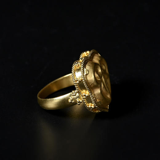 唐代黄金莲瓣戒指 商品图3