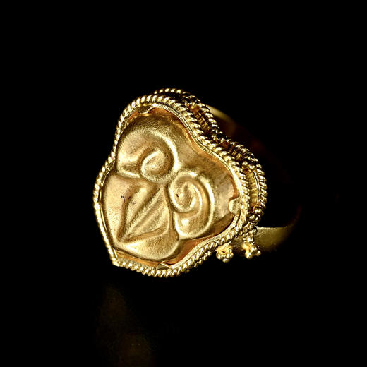 唐代黄金莲瓣戒指 商品图5