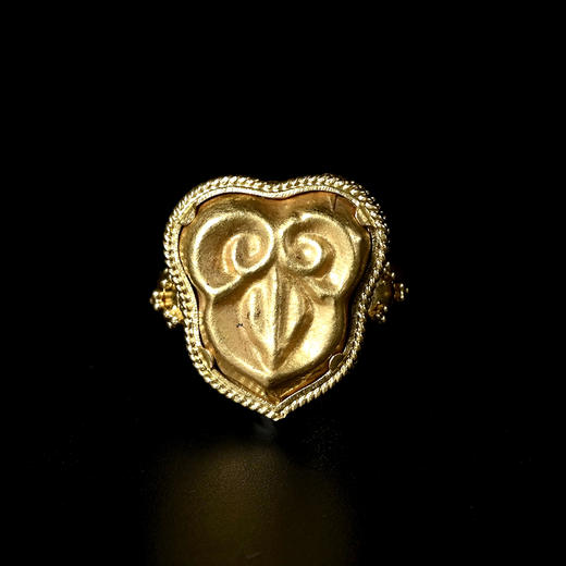 唐代黄金莲瓣戒指 商品图0