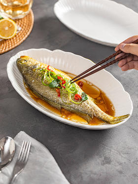 摩登主妇蒸鱼盘高级感轻奢椭圆形白色装鱼盘子创意陶瓷家用大盘子