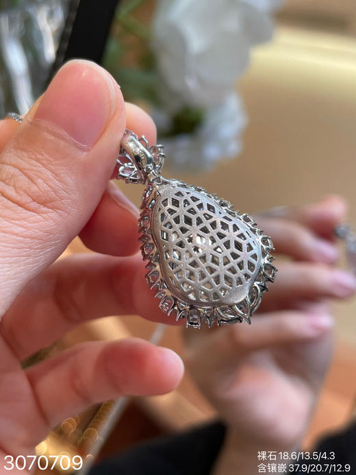 3070709，玻璃葫芦吊坠。具体价格微信咨询 商品图5