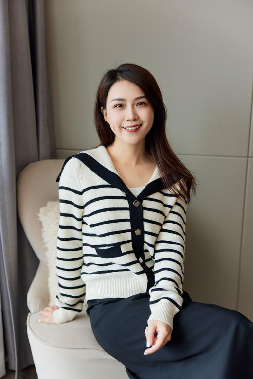 海军领拼条镂空羊毛衫 商品图0