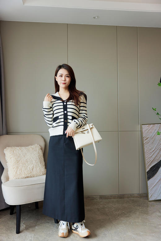 海军领拼条镂空羊毛衫 商品图1