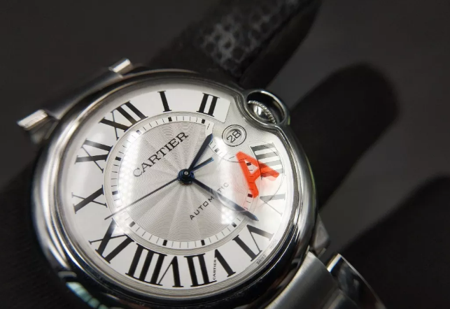 V6厂卡地亚蓝气球复刻表怎么分辨,能过专柜吗?V4版好还是V5版