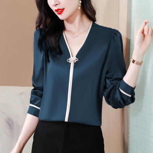 复古盘扣V领衬衫，女长袖衬衣秋季新款时尚洋气质上衣KQL-369H1728 商品图3