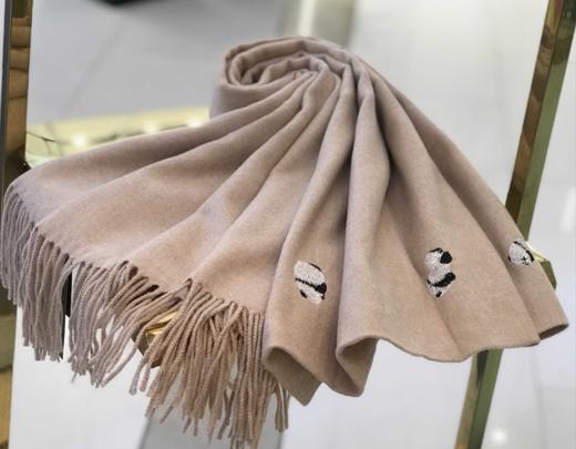 优品堂【如影相随3】拉绒绣花长围巾披肩两用 商品图2