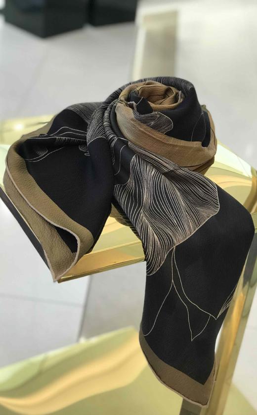 优品堂【娴淑典雅2】薯莨珍珠缎140桑蚕丝方巾 商品图2