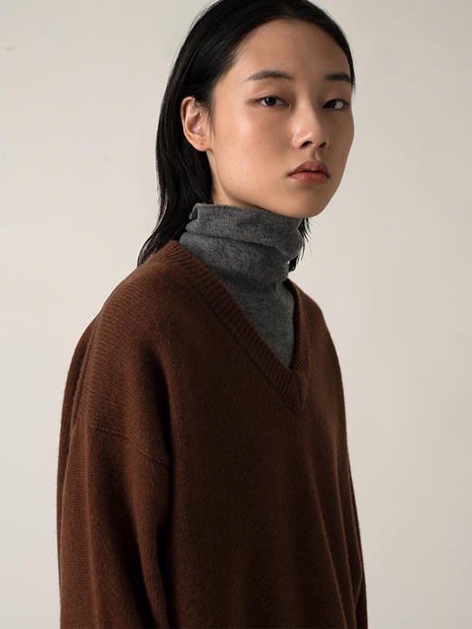 322工房重磅经典加厚保暖纯山羊绒衫针织衫新款宽松V领套头衫A954 商品图2