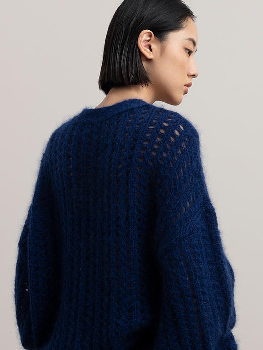 322工房清透幼马海毛宽松针织毛衣2023秋冬款女士针织V领开衫B122 商品图3