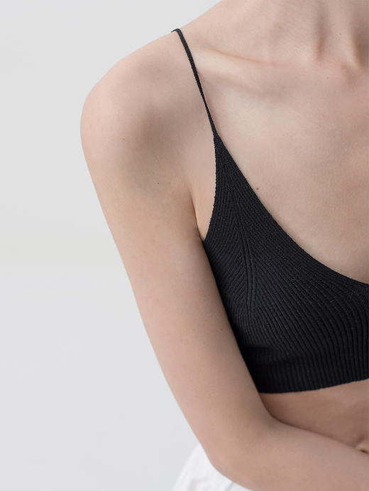 322工房经典再造薄款人造丝打底针织背心2023夏女士v领短吊带B101 商品图3