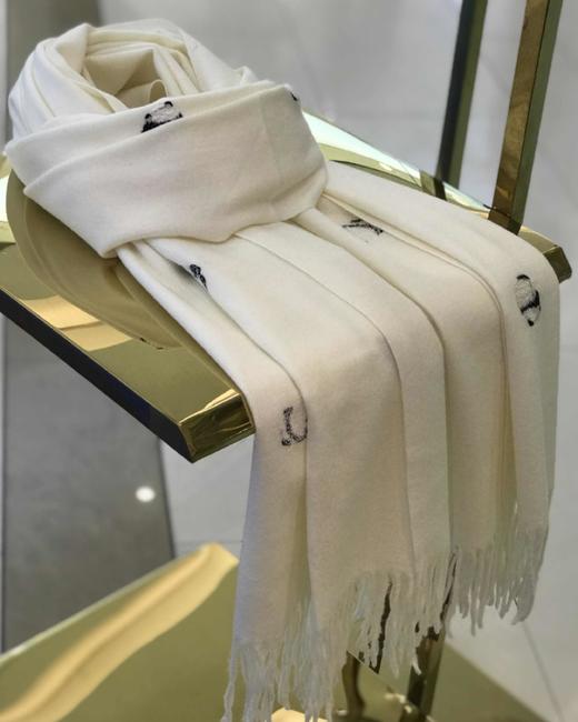 优品堂【如影相随3】拉绒绣花长围巾披肩两用 商品图6