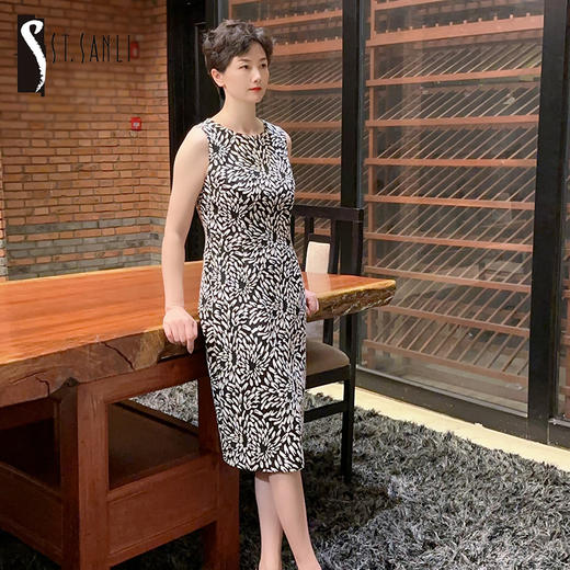 圣三利女装 新款经典黑白提花针织弹力中长款连衣裙SL2037122 商品图0