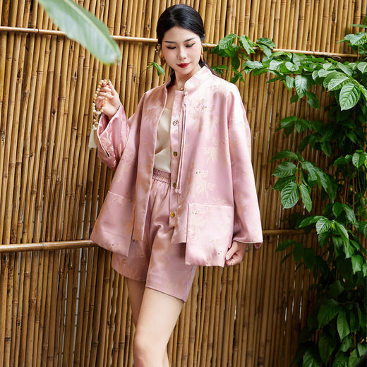 FLZD-A9433粉色小香风提花套装女秋季巨显瘦气质感小个子休闲短裤两件套 商品图3