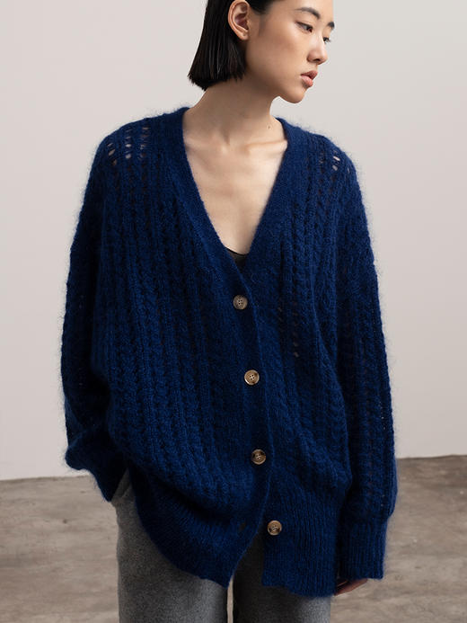 322工房清透幼马海毛宽松针织毛衣2023秋冬款女士针织V领开衫B122 商品图0