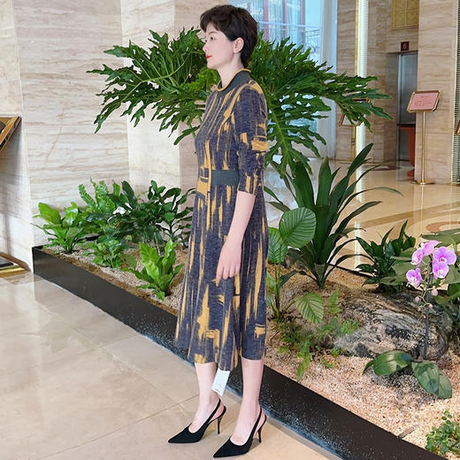 圣三利女装轻松休闲几何印花半高领连衣裙SL2037148 商品图1