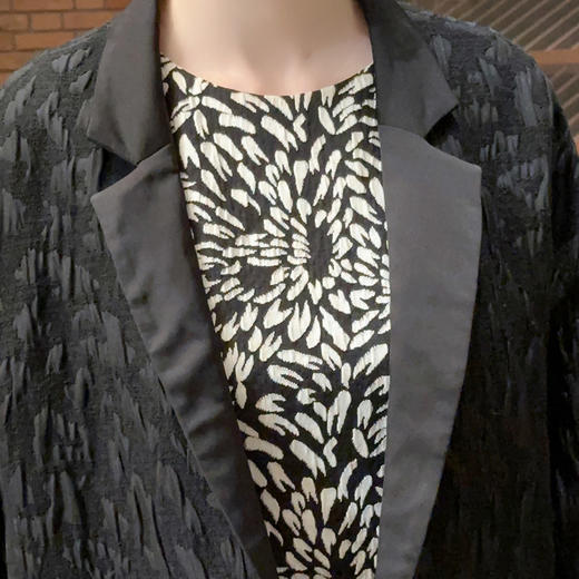 圣三利女装 新款盐系廓形翻领提花毛呢上衣外套SL2032114 商品图3