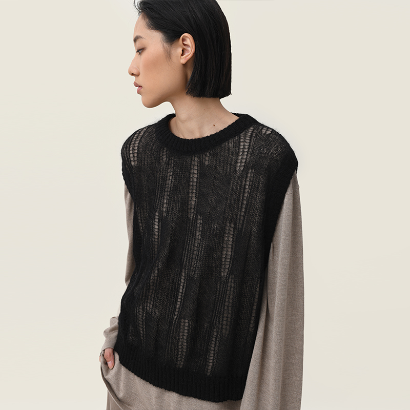322工房KING马海毛女士圆领镂空针织背心2023秋冬款叠穿马甲B104