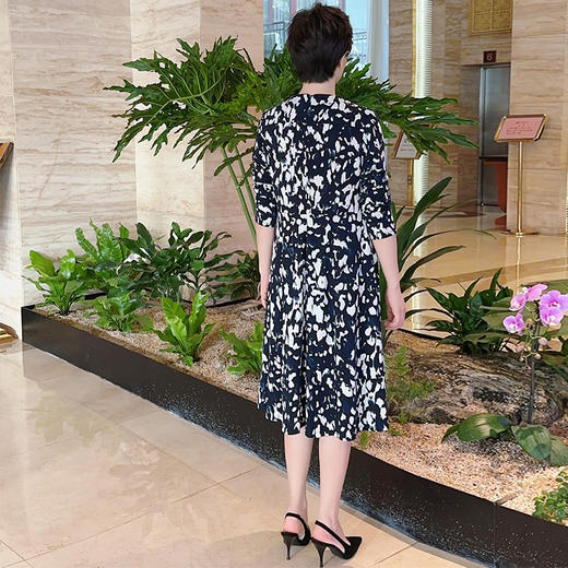 SAINT L’UCK/圣媛女装秋季中长款花色圆领连衣裙SA319L51 商品图2