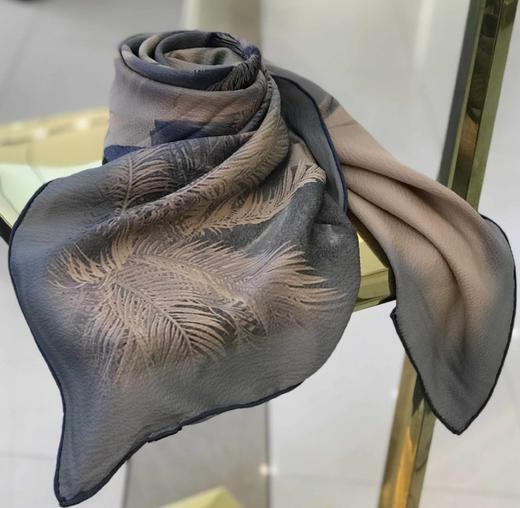 优品堂【娴淑典雅2】薯莨珍珠缎140桑蚕丝方巾 商品图9