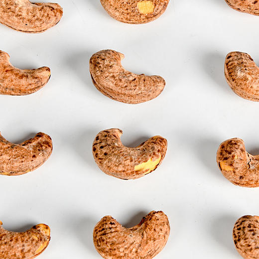 【锄头扁担 带皮盐焗腰果】带皮盐焗腰果 原料越南进口  特大颗粒 香浓酥脆 A180腰果 净含量100g/罐 商品图3