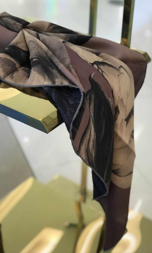 优品堂【雍容华贵3】珍珠缎薯莨110桑蚕丝方巾 商品图6