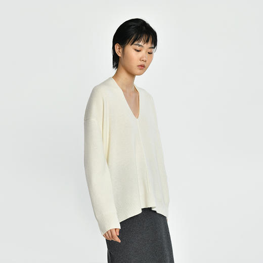 322工房纯喀什米尔羊毛衫女新款秋冬季长袖V领套头简约米白色针织打底衫 商品图1
