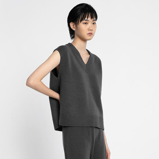 322工房羊毛羊绒混纺针织马甲女设计感新款冬季V领侧开叉宽松背心 商品图0