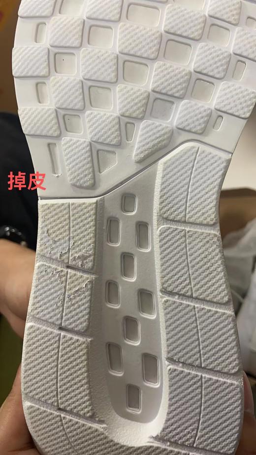 阿迪达斯adidas SHOWTHEWAY女式时尚潮流休闲舒适透气跑步鞋 FX3748（有微微瑕疵，介意勿拍） 商品图8