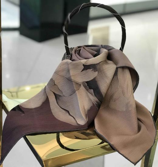 优品堂【雍容华贵3】珍珠缎薯莨110桑蚕丝方巾 商品图7