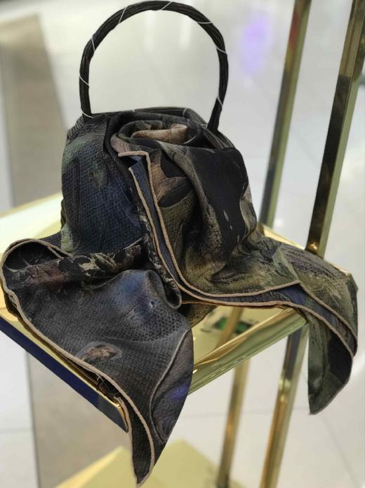 优品堂【雍容华贵3】珍珠缎薯莨110桑蚕丝方巾 商品图9