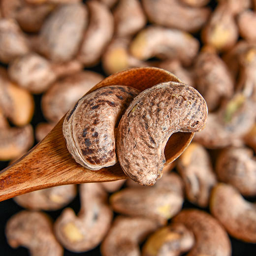 【锄头扁担 带皮盐焗腰果】带皮盐焗腰果 原料越南进口  特大颗粒 香浓酥脆 A180腰果 净含量100g/罐 商品图2