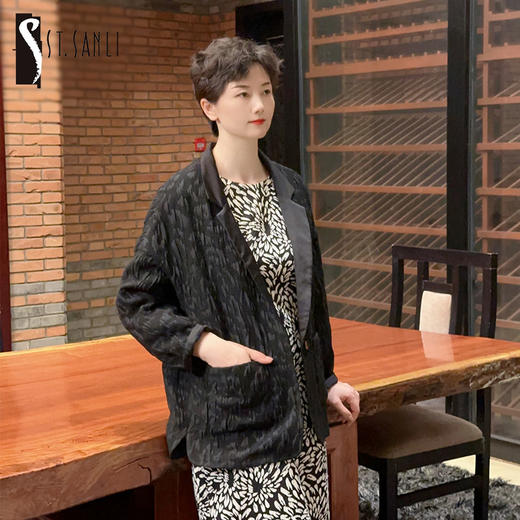 圣三利女装 新款盐系廓形翻领提花毛呢上衣外套SL2032114 商品图0