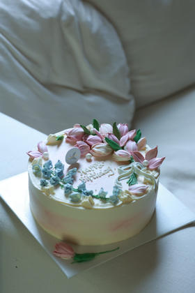 刮刀花艺术蛋糕（默认写Happy Birthday）