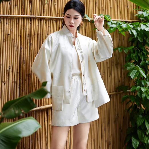 FLZD-A9433粉色小香风提花套装女秋季巨显瘦气质感小个子休闲短裤两件套 商品图1