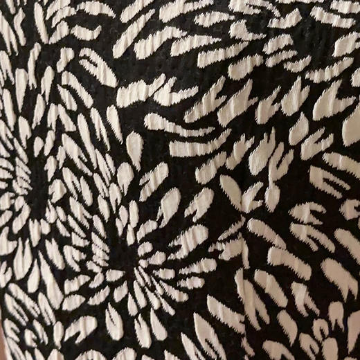 圣三利女装 新款经典黑白提花针织弹力中长款连衣裙SL2037122 商品图4