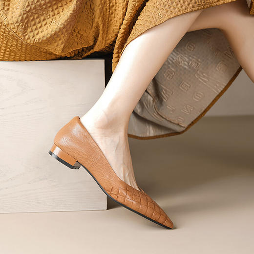 方跟尖头浅口单鞋，压花羊皮韩版时尚四季MCC-C9321 商品图3