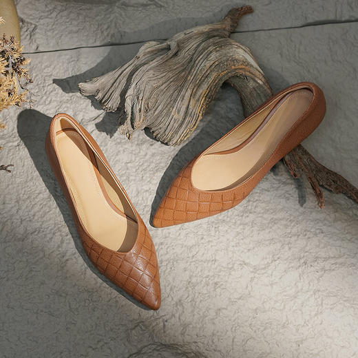 方跟尖头浅口单鞋，压花羊皮韩版时尚四季MCC-C9321 商品图1