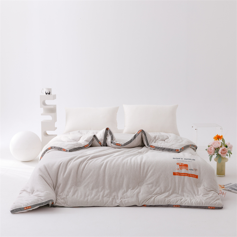 顶柔蚕丝羊毛能量被，面料自发热牢锁温，软糯如云，肤感一绝！