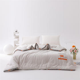 顶柔蚕丝羊毛能量被，面料自发热牢锁温，软糯如云，肤感一绝！