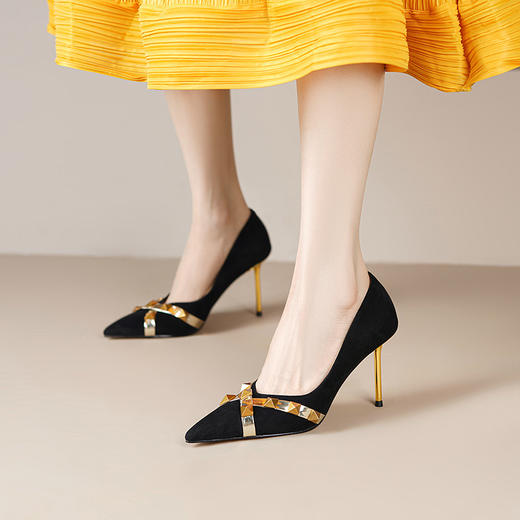 OLD-A1707新款尖头柳钉翻皮棕色细跟高跟鞋浅口黑色铆钉女单鞋 商品图1