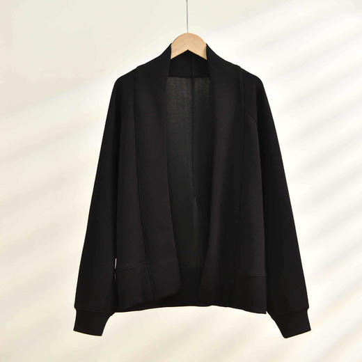 【时髦百搭 轻盈透气】秋季新款女装，短款显瘦上衣女，气质外套，空气层蝙蝠开衫女外搭，穿上它，让你时尚又舒适，轻松展现自信气质！ 商品图3