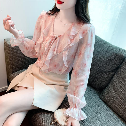 秋季碎花衬衫，法式别致小上衣V领荷叶边甜美雪纺衫KQL-537T8093 商品图1